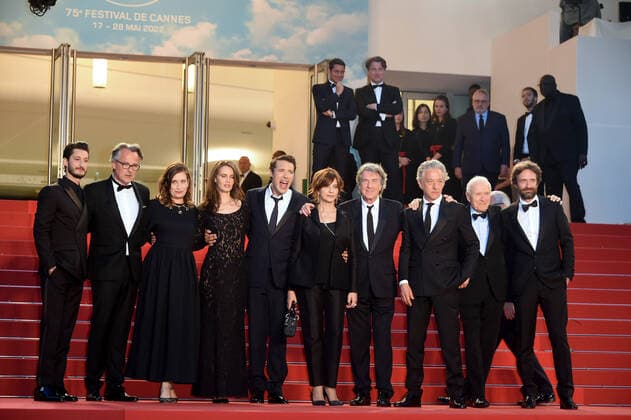 75th Cannes film festival 2022, Red carpet fim Mascarade . Pictured: Laura Morante, Pierre Niney, Francois Cluzet, Marine Vacth, Emmanuelle Devos, Nicolas Bedos  Copyright: xAlbertoxTerenghi Cannesx2022x xix xVenezia2020x