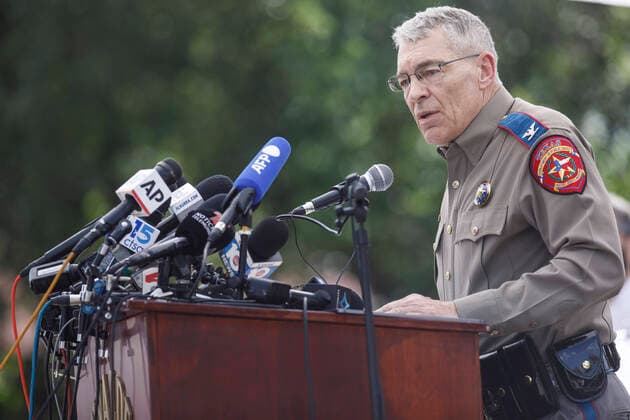 News Themen der Woche KW21 May 27, 2022, Uvalde, Texas, USA: Texas DPS Director STEVE MCCRAW addresses the news media during a press conference outside of Robb Elementary School Friday morning. McCraw admitted it was the wrong decision for officers not to go into the classroom where the suspect was for 35 minutes after a tactical unit arrived. He added that the police chief acted too slowly in responding to the Uvalde shooter. Uvalde USA - ZUMAa27_ 20220527_new_a27_018 Copyright: xSamxOwensx