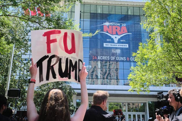 News Themen der Woche KW21 News Bilder des Tages May 27, 2022, Houston, Texas, USA: Protesters gathers in Discovery Green, in DonÃ‚Â t look away demonstration in Houston to call for gun reform measures after the Uvalde, TX, shooting. Amid protests, NRA meets in Texas after school massacre. Houston USA - ZUMAe130 20220527_znp_e130_014 Copyright: xCarlosxEscalonax