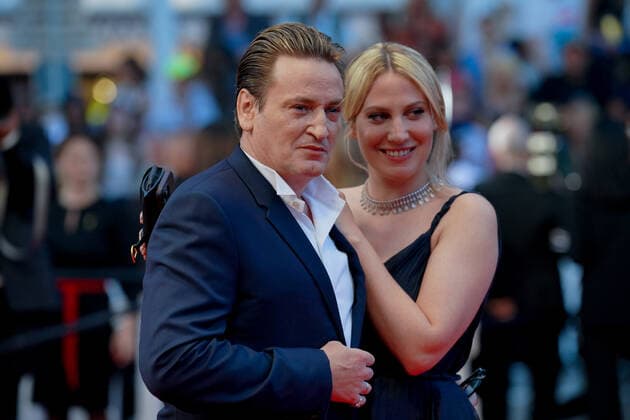 Benoit Magimel - Margot Magimel CELEBRITES : 75Ã me Festival de Cannes - Tapis rouge du film Â« Mascarade Â» - 27 05 2022 NorbertScanella Panoramic 