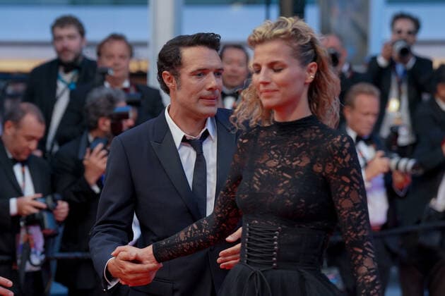 Nicolas Bedos - Pauline Desmonts CELEBRITES : 75Ã me Festival de Cannes - Tapis rouge du film Â« Mascarade Â» - 27 05 2022 NorbertScanella Panoramic 