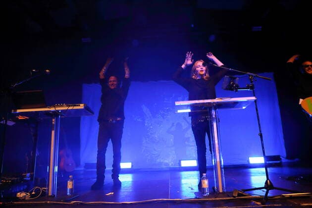 Tommi Eckart und Inga Humpe von der Band 2raumwohnung bei einem Konzert in der Columbiahalle in Berlin, 27. Mai 2022. 2raumwohnung Konzert Berlin