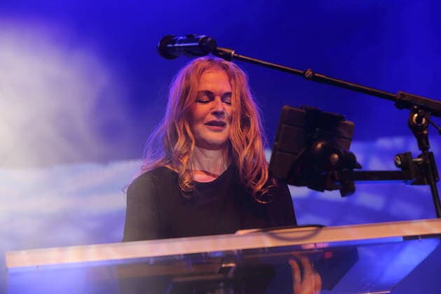 Inga Humpe von der Band 2raumwohnung bei einem Konzert in der Columbiahalle in Berlin, 27. Mai 2022. 2raumwohnung Konzert Berlin