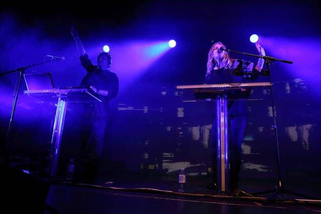 Tommi Eckart und Inga Humpe von der Band 2raumwohnung bei einem Konzert in der Columbiahalle in Berlin, 27. Mai 2022. 2raumwohnung Konzert Berlin