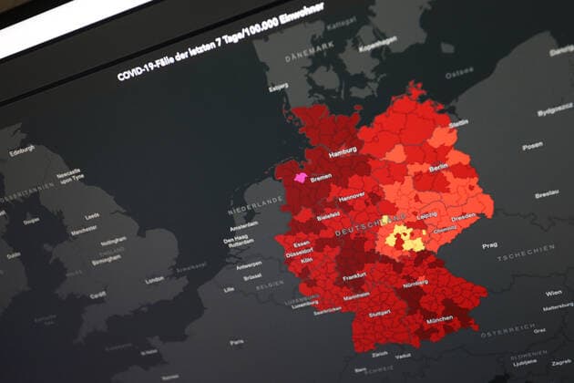 Dashboard des RKI, die 7-Tage-Inzidenz liegt nun bei 209,4 7-Tage-Inzidenz, Dashboard des RKI auf einem Monitor am 28.05.2022 in Siegen Deutschland.
