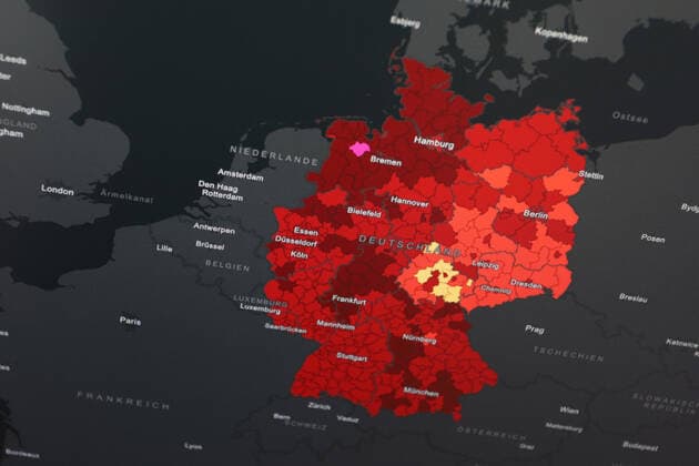 Dashboard des RKI, die 7-Tage-Inzidenz liegt nun bei 209,4 7-Tage-Inzidenz, Dashboard des RKI auf einem Monitor am 28.05.2022 in Siegen Deutschland.
