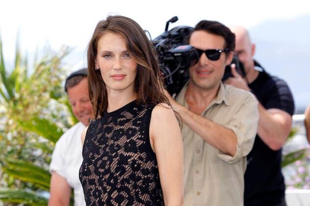 Marine Vacth und Nicolas Bedos beim Photocall zum Kinofilm Masquerade auf dem Festival de Cannes 2022 75. Internationale Filmfestspiele von Cannes am Palais des Festivals. Cannes, 28.05.2022
