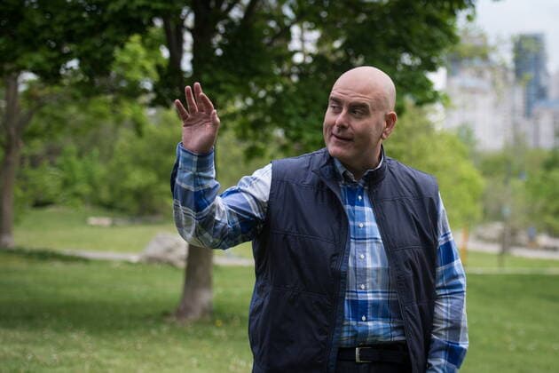 May 28, 2022, Etobicoke, ON, CANADA: Ontario Liberal Leader Steven Del Duca waves to a supporter before speaking to the media during a campaign stop at Norris Crescent Parkette in Toronto, Saturday, May 28, 2022. Etobicoke CANADA  - ZUMAc35_ 20220528_zaf_c35_026 Copyright: xTijanaxMartinx