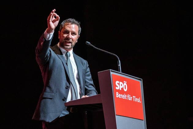 News Themen der Woche KW21 News Bilder des Tages Schwaz 28.05.2022, SZentrum, Schwaz, AUT, SPÖ Tirol, Parteitag Tiroler SPÖ mit Wahl des Landesparteivorsitzen, im Bild LA Georg Dornauer (Landesparteivorsitzender) Georg Dornauer during a Party Congress of the Tyrolean SPÖ with election of the chairman at the SZentrum in Schwaz, Austria on 2022 05 28. Expa *** Schwaz 28 05 2022, SZentrum, Schwaz, AUT, SPÖ Tirol, Party Congress of the Tyrolean SPÖ with election of the chairman, in the picture LA Georg Dornauer Landesparteivorsitzender Georg Dornauer during a Party Congress of the Tyrolean SPÖ with election of the chairman at the SZentrum in Schwaz, Austria on 2022 05 28 Expa  EP_gro