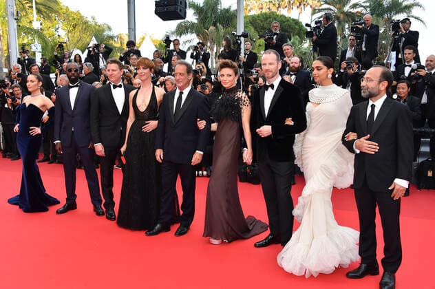 Noomi Rapace, Ladj Ly, Jeff Nichols, Rebecca Hall, Vincent Lindon, Jasmine Trinca, Joachim Trier, Deepika Padukone und Asghar Farhadi bei der Closing Ceremony des Festival de Cannes 2022 75. Internationale Filmfestspiele von Cannes im Palais des Festivals. Cannes, 28.05.2022