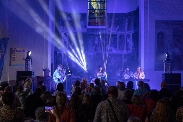 Reutlingen Themenbilder: ABBA Dream - Coverband aus Italien bei der Christuskirche - Evangelische Kirchengemeinde Reutlingen, 28.05.2022, Themenbilder: ABBA Dream - Coverband aus Italien bei der Christuskirche - Evangelische Kirchengemeinde Reutlingen, 28.05.2022, Copyright: xDROFITSCH EIBNERx EP_ddh