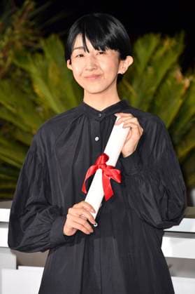 Chie Hayakawa mit dem Special Mention Award für den besten Debürfilm Plan 75 beim Photocall mit den Preisträgern auf dem Festival de Cannes 2022 75. Internationale Filmfestspiele von Cannes am Palais des Festivals. Cannes, 28.05.2022