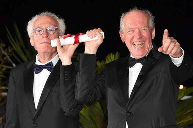 Jean-Pierre Dardenne und Luc Dardenne mit dem Spezialpreis des 75. Filmfestivals für Tori et Lokita beim Photocall mit den Preisträgern auf dem Festival de Cannes 2022 75. Internationale Filmfestspiele von Cannes am Palais des Festivals. Cannes, 28.05.2022