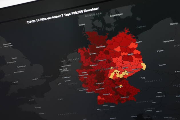 Dashboard des RKI, die 7-Tage-Inzidenz liegt nun bei 196,2 7-Tage-Inzidenz, Dashboard des RKI auf einem Monitor am 29.05.2022 in Siegen Deutschland.