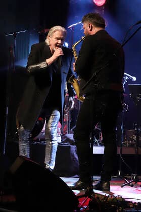Johnny Logan & Band live bei einem Konzert der The Irish Soul -Tour im Grünspan. Hamburg, 28.05.2022