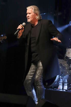 Johnny Logan & Band live bei einem Konzert der The Irish Soul -Tour im Grünspan. Hamburg, 28.05.2022