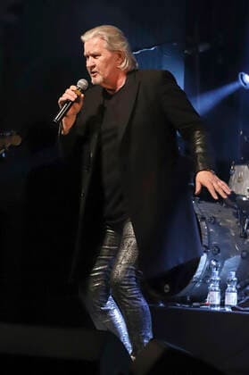 Johnny Logan & Band live bei einem Konzert der The Irish Soul -Tour im Grünspan. Hamburg, 28.05.2022