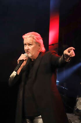 Johnny Logan & Band live bei einem Konzert der The Irish Soul -Tour im Grünspan. Hamburg, 28.05.2022
