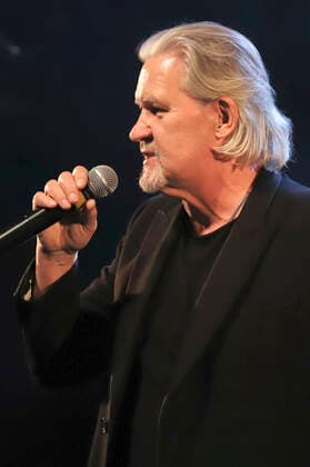 Johnny Logan & Band live bei einem Konzert der The Irish Soul -Tour im Grünspan. Hamburg, 28.05.2022