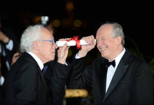 May 28, 2022, CANNES, France: CANNES, FRANCE - MAY 28: Directors Jean-Pierre Dardenne and Luc Dardenne pose with The 75e Anniversary Prize for the movie Tori and Lokita during the winner photocall during the 75th annual Cannes film festival at Palais des Festivals on May 28, 2022 in Cannes, France. CANNES France - ZUMAi09_ 20220528_zaf_i09_083 Copyright: xFrederickxInjimbertx
