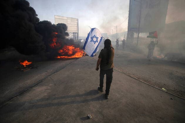 Bilder des Jahres 2022, News 05 Mai News Themen der Woche KW21 May 29, 2022, Nablus, West Bank, Palestinian Territory: Palestinian protesters clash with Israeli troops following a demonstration to denounce the annual nationalist flag march through Jerusalem, at the Israeli-controlled Hawara checkpoint near Nablus in the West Bank on May 29, 2022. Thousands of Israelis started the annual nationalist flag march through Jerusalem that regularly stokes Palestinian anger, a year after tensions in the disputed Holy City exploded into war. Some 3,000 police were deployed for the event that marks Israel s 1967 capture of east Jerusalem, home of the Al-Aqsa mosque compound located on what Jews revere as the Temple Mount Nablus Palestinian Territory - ZUMAap3_ 20220529_zaf_ap3_305 Copyright: xShadixJarar Ahx