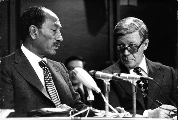 Mohammed Anwar Al Sadat und Bundeskanzler Helmut Schmidt Staatsbesuch des ägyptischen Präsidenten Anwar al Sadat, auf Bild mit Bundeskanzler Helmut Schmidt., Copyright: UnitedxArchivesxSvenxSimon Nur redaktionelle Nutzung. Editorial usage only. UnitedArchivesIMS_3209314F EDITORIAL USE ONLY !ACHTUNG AUFNAHMEDATUM GESCHÄTZT!