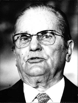 Josip Broz Tito, Präsident von Jugoslawien Als Marschall führte Tito im Zweiten Weltkrieg die kommunistischen Partisanen im Kampf gegen die deutschen und italienischen Besatzer Jugoslawiens. Nach dem Krieg wurde er zunächst Ministerpräsident (1945 53) und schließlich Staatspräsident (1953 80) seines Landes, Copyright: UnitedxArchivesxSvenxSimon Nur redaktionelle Nutzung. Editorial usage only. UnitedArchivesIMS_3286899F EDITORIAL USE ONLY !ACHTUNG AUFNAHMEDATUM GESCHÄTZT!