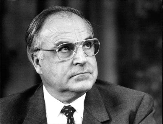 Helmut Kohl Helmut Kohl, deutscher Politiker (CDU) und ehemaliger Bundeskanzler (1982-1998)., Copyright: UnitedxArchivesxSvenxSimon Nur redaktionelle Nutzung. Editorial usage only. UnitedArchivesIMS_3325731F EDITORIAL USE ONLY
