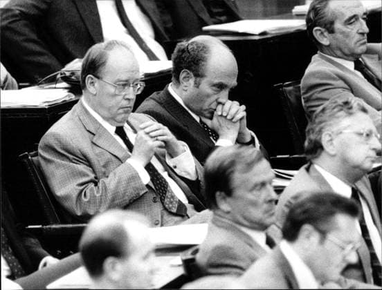 Otto Graf Lambsdorff, Josef Ertl Das Bild zeigt die beiden zurückgetretenen FDP-Minister Josef Ertl und Otto Graf Lambsdorff im Bundestag., Copyright: UnitedxArchivesxSvenxSimon Nur redaktionelle Nutzung. Editorial usage only. UnitedArchivesIMS_3342245F EDITORIAL USE ONLY