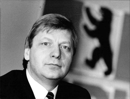 Eberhard Diepgen Der deutsche CDU Politiker und Regierender Bürgermeister von Berlin, Eberhard Diepgen., Copyright: UnitedxArchivesxSvenxSimon Nur redaktionelle Nutzung. Editorial usage only. UnitedArchivesIMS_3352869F EDITORIAL USE ONLY