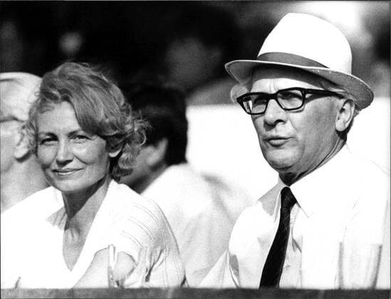 Erich Honecker und Margot Honecker DDR-Staatsratsvorsitzender und Generalsekretär des ZK der SED Erich Honecker mit seiner Frau Margot Honecker, die zu dem Zeitpunkt das Amt der Ministerin für Volksbildung bekleidete,, Copyright: UnitedxArchivesxSvenxSimon Nur redaktionelle Nutzung. Editorial usage only. UnitedArchivesIMS_3393106F EDITORIAL USE ONLY !ACHTUNG AUFNAHMEDATUM GESCHÄTZT!