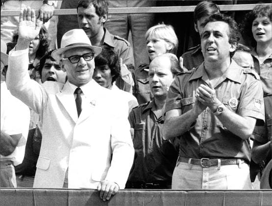 Erich Honecker und Egon Krenz Staatsratsvorsitzender Erich Honecker und Mitglied des SED-Politbüros sowie Sekretär des Zentralkomitees Egon Krenz, 1983., Copyright: UnitedxArchivesxSvenxSimon Nur redaktionelle Nutzung. Editorial usage only. UnitedArchivesIMS_3393143F EDITORIAL USE ONLY