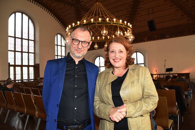 Severin Groebner -Preistraeger Luise Kinseher, Laudatorin Kabarettistin Muenchen 30.05.2022 Alten Rathaussaal Verleihung des Dieter-Hildebrandt-Preises 2022 an Severin Groebner Muenchen