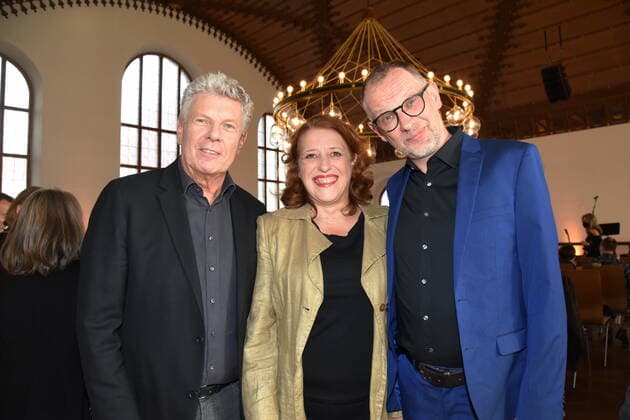 Dieter Reiter Oberbuergermeister Luise Kinseher, Laudatorin Kabarettistin Severin Groebner -Preistraeger Muenchen 30.05.2022 Alten Rathaussaal Verleihung des Dieter-Hildebrandt-Preises 2022 an Severin Groebner Muenchen