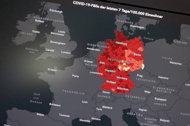 Dashboard des RKI, die 7-Tage-Inzidenz liegt nun bei 201,7 7-Tage-Inzidenz, Dashboard des RKI auf einem Monitor am 31.05.2022 in Siegen Deutschland.