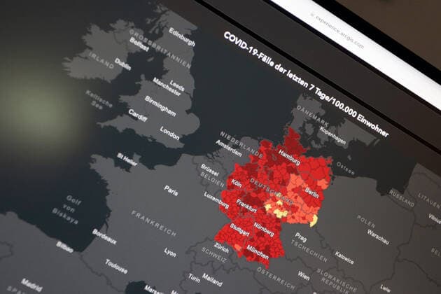 Dashboard des RKI, die 7-Tage-Inzidenz liegt nun bei 201,7 7-Tage-Inzidenz, Dashboard des RKI auf einem Monitor am 31.05.2022 in Siegen Deutschland.