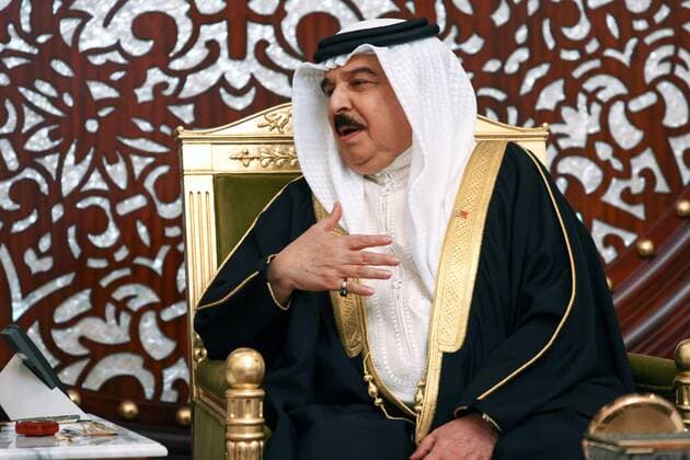 Bahrain Russia 8204825 31.05.2022 In this handout photo released by the Russian Foreign Ministry, King of Bahrain Hamad bin Isa bin Salman Al Khalifa speaks during a meeting with Russian Foreign Minister Sergey Lavrov at Sakhir Palace, in Manama, Bahrain. Editorial use only, no archive, no commercial use. Russian Foreign Ministry Manama Bahrain  Copyright: xx