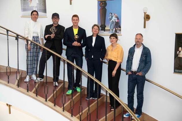 von links: Lucia ESKES, Referentin fuer den Grimmepreis beim Adolf-Grimme-Institut, Bjarne MAEDEL, Mädel, Schauspieler, Regisseur, doppelter Grimmepreistraeger, Daniel DONSKOY, Schauspieler, Regisseur, Grimmepreistraeger, Frauke GERLACH, Direktorin des Adolf-Grimme-Instituts, Nele DEHNENKAMP, Regisseurin, Filmemacherin, Grimmepreistraegerin, Torsten KOERNER, Körner, Regisseur, Grimmepreistraeger, Pressekonferenz zur Bekanntgabe der Preistraeger fuer den 58. Grimme-Preis 2022 am 31.05.2022 im Grillo-Theater in Essen Deutschland.