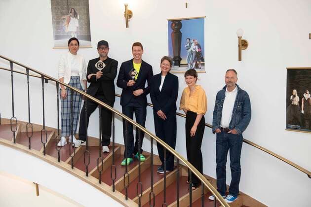 von links: Lucia ESKES, Referentin fuer den Grimmepreis beim Adolf-Grimme-Institut, Bjarne MAEDEL, Mädel, Schauspieler, Regisseur, doppelter Grimmepreistraeger, Daniel DONSKOY, Schauspieler, Regisseur, Grimmepreistraeger, Frauke GERLACH, Direktorin des Adolf-Grimme-Instituts, Nele DEHNENKAMP, Regisseurin, Filmemacherin, Grimmepreistraegerin, Torsten KOERNER, Körner, Regisseur, Grimmepreistraeger, Pressekonferenz zur Bekanntgabe der Preistraeger fuer den 58. Grimme-Preis 2022 am 31.05.2022 im Grillo-Theater in Essen Deutschland.