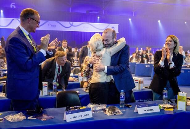 Bilder des Jahres 2022, Entertainment 05 Mai News Bilder des Tages 2022-05-31 21:00:36 ROTTERDAM - Klaus Iohannis (president of Romania), Ursula von der Leyen (president of the European Commission), Manfred Weber (elected EPP president) and Roberta Metsola (president of the European Parliament) (from left to right) during the first day of the EPP congress in Ahoy Rotterdam. The EPP Congress is organized by the European People s Party (EPP), the political family of the Christian Democrats in Europe. ANP SEM VAN DER WAL netherlands out - belgium out *** 2022 05 31 21 00 36 ROTTERDAM Klaus Iohannis president of Romania , Ursula von der Leyen president of the European Commission , Manfred Weber elected EPP president and Roberta Metsola president of the European Parliament from left to right during the first da  Copyright: xx x449605261x originalFilename: 449605261.jpg