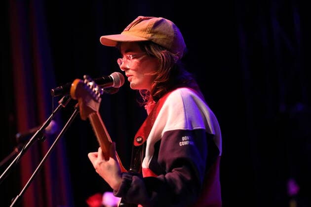 Anika Ostendorf alias Hachiku bei einem Konzert als Support für Kevin Morby im Metropol in Berlin, 31. Mai 2022. Hachiku Konzert Berlin