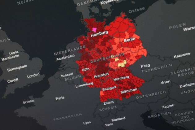 Dashboard des RKI, die 7-Tage-Inzidenz liegt nun bei 207,0 7-Tage-Inzidenz, Dashboard des RKI auf einem Monitor am 01.06.2022 in Siegen Deutschland.