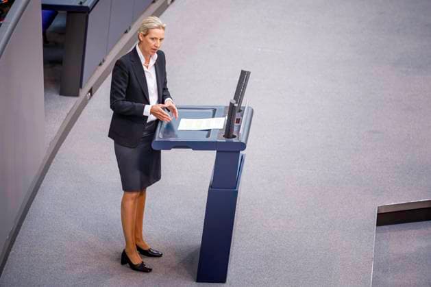 40. Sitzung des Deutschen Bundestages Deutschland, Berlin den 01.06.2022: Alice Weidel (AfD) auf dem Rednerpult im Plenarsaal. *** 40 Session of the German Bundestag Germany, Berlin the 01 06 2022 Alice Weidel AfD on the lectern in the plenary hall