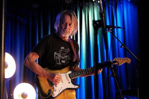 31.05.2022 xkhx Kassel Theaterstübchen Konzert Guru Guru Mani Neumeier (82 Jahre) seit 52 Jahren Krautrock Underground-Hit Elektrolurch Musiker Mani Neumeier: Schlagzeug Roland Schaeffer: Gitarre, Flöte Peter Kühmstedt: Bass Jan Lindqvist: Keyboard