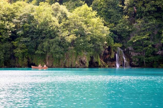 The Plitvice Lakes in the Plitvice Lakes municipality, in the mountainous region of Lika. , 2067425.jpg, beautiful, beauty, blue, cascade, clean, clear, Croatia, environment, europe, Fauna and Flora, Flora, flow, forest, green, holiday, Holidays, idyllic, lake, Leisures, luxuriant, national, natural, outdoor, park, peaceful, plitvice, pond, reflection, relaxation, Relaxation, river, spring, stream, summer, tourism, travel, tree, trunk, waterfall, wave, wet, wild, wood, woods,