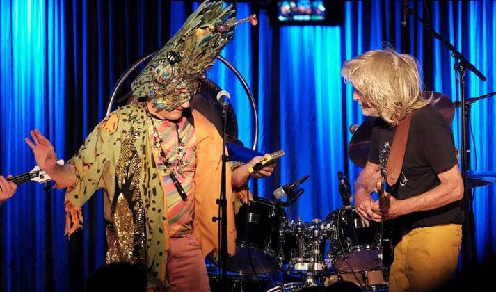 31.05.2022 xkhx Kassel Theaterstübchen Konzert Guru Guru Mani Neumeier (82 Jahre) seit 52 Jahren Krautrock Underground-Hit Elektrolurch Musiker Mani Neumeier: Schlagzeug Roland Schaeffer: Gitarre, Flöte Peter Kühmstedt: Bass Jan Lindqvist: Keyboard