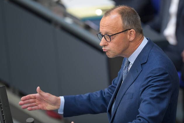 Berlin, Deutschland 1. Juni 2022: 40. Sitzung des Deutschen Bundestags - 2022 Im Bild: am Rednerpult Friedrich Merz (CDU) Deutscher Bundestag Berlin *** Berlin, Germany 1 June 2022 40 Session of the German Bundestag 2022 In the picture at the lectern Friedrich Merz CDU German Bundestag Berlin Copyright: xFotostandx xReuhlx