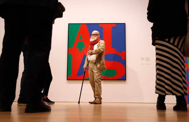 Bilder des Jahres 2022, Entertainment 06 Juni Entertainment Themen der Woche KW22 Entertainment Bilder des Tages June 1, 2022, Ottawa, ON, Canada: AA Bronson, the surviving member of the radical artist group General Idea, speaks with a reporter at an exhibition of their work at the National Gallery of Canada in Ottawa on Wednesday, June 1, 2022. Ottawa Canada  - ZUMAc35_ 20220601_zaf_c35_097 Copyright: xPatrickxDoylex