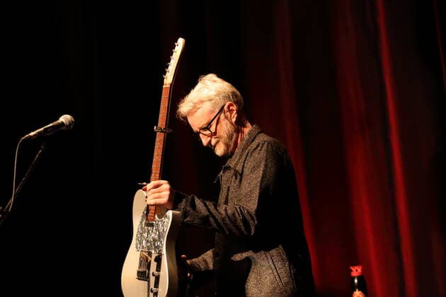 Billy Bragg bei einem Konzert im Heimathafen Neukölln in Berlin, 1. Juni 2022. Billy Bragg Konzert Berlin