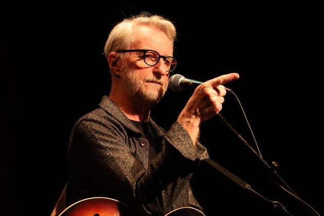 Billy Bragg bei einem Konzert im Heimathafen Neukölln in Berlin, 1. Juni 2022. Billy Bragg Konzert Berlin